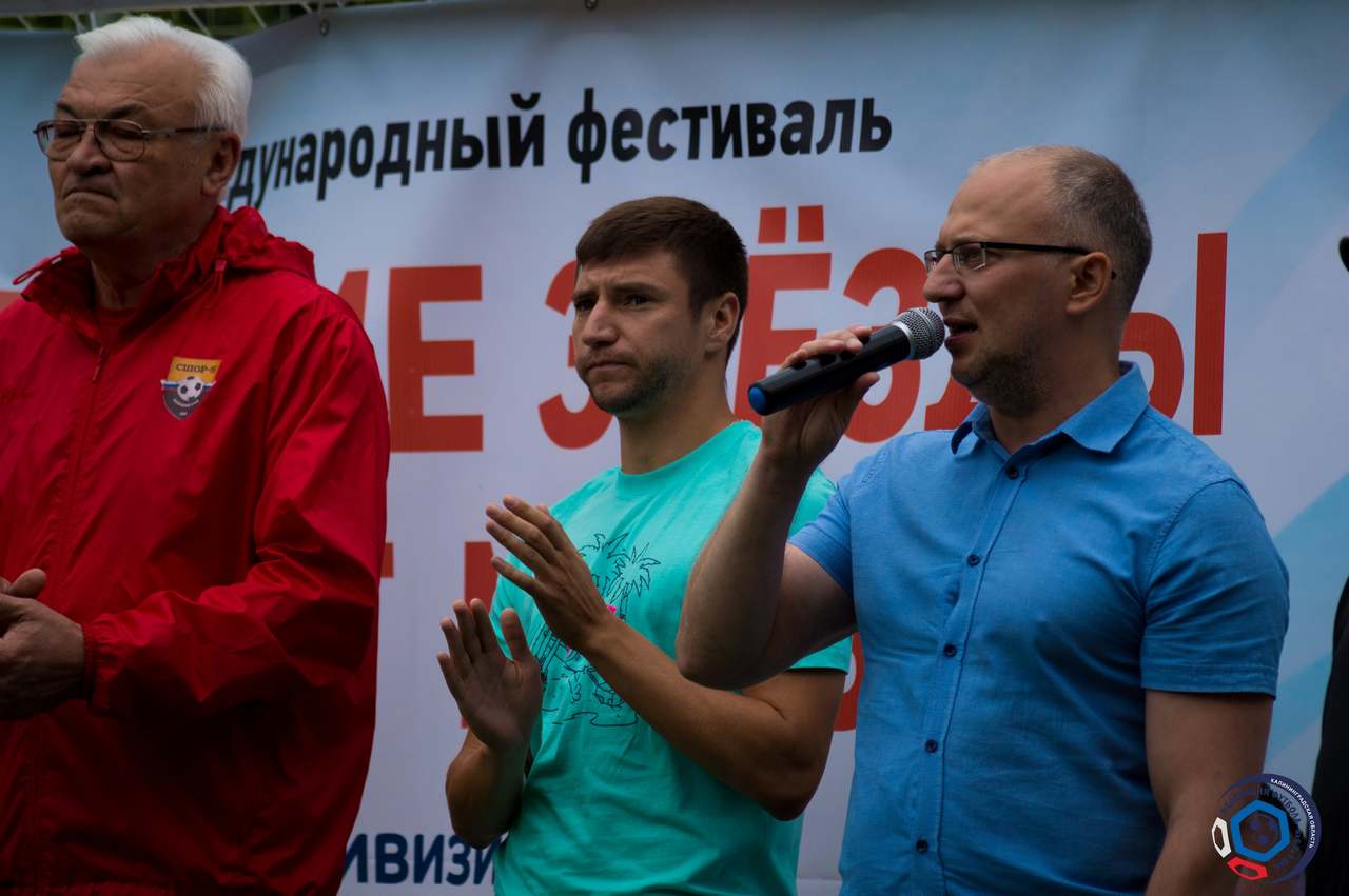 Большие звезды светят малым
